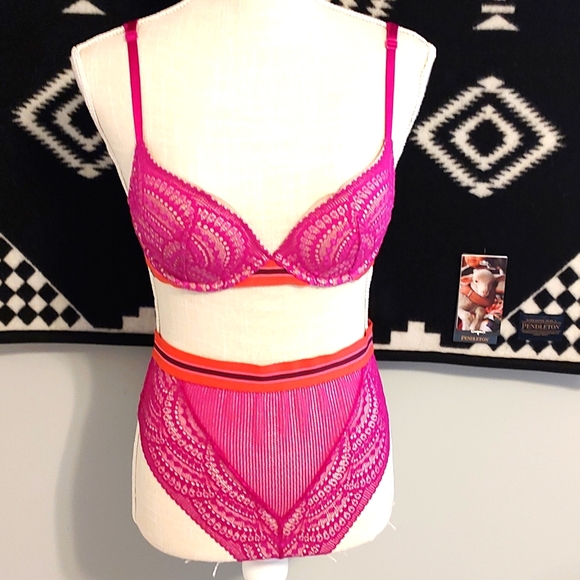 🥰GUC Victoria's Secret Very Sexy Lightly Lined Plunge & Hi-Waist Cheeky, 34B/SM - Picture 1 of 16